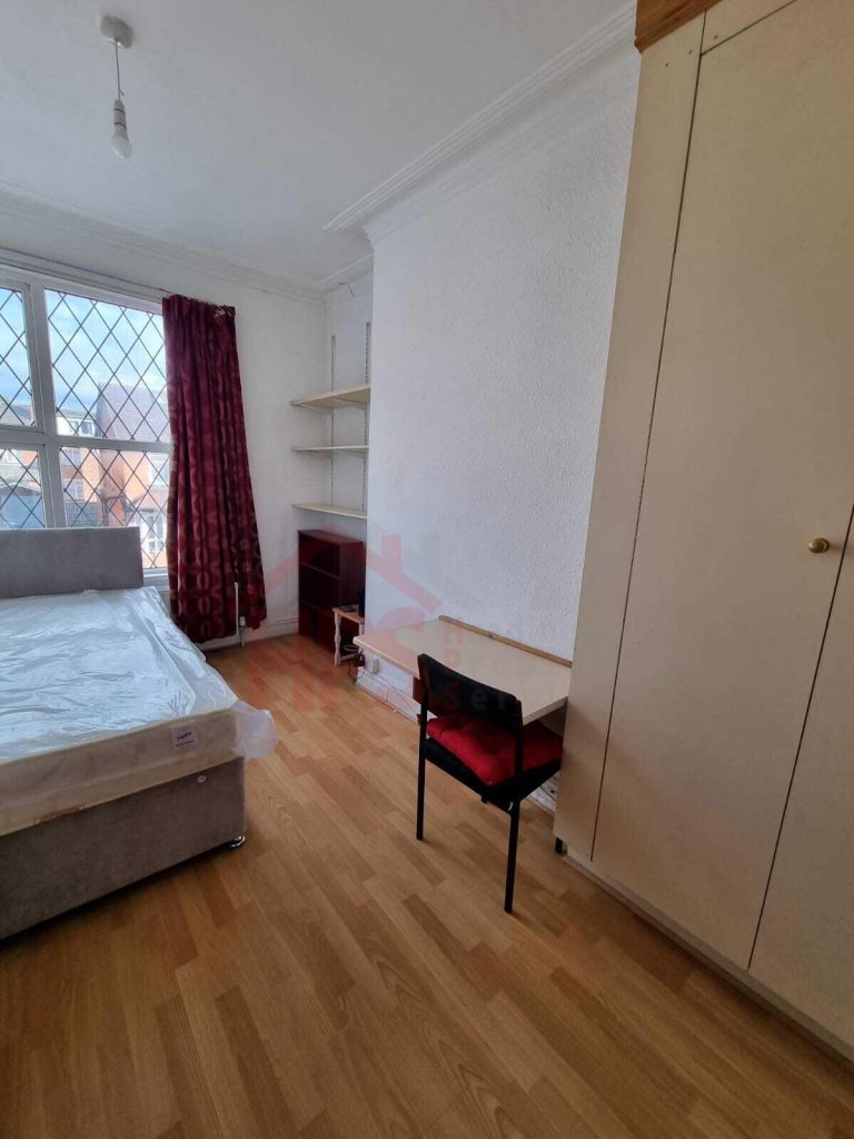 Flat Headingley Mount in Leeds