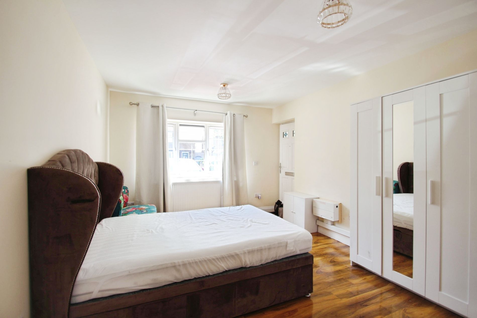 Flat Harvey Road in Greater London