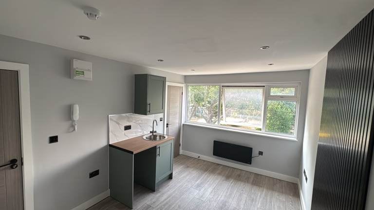 Flat Ashburnham Road in Greater London