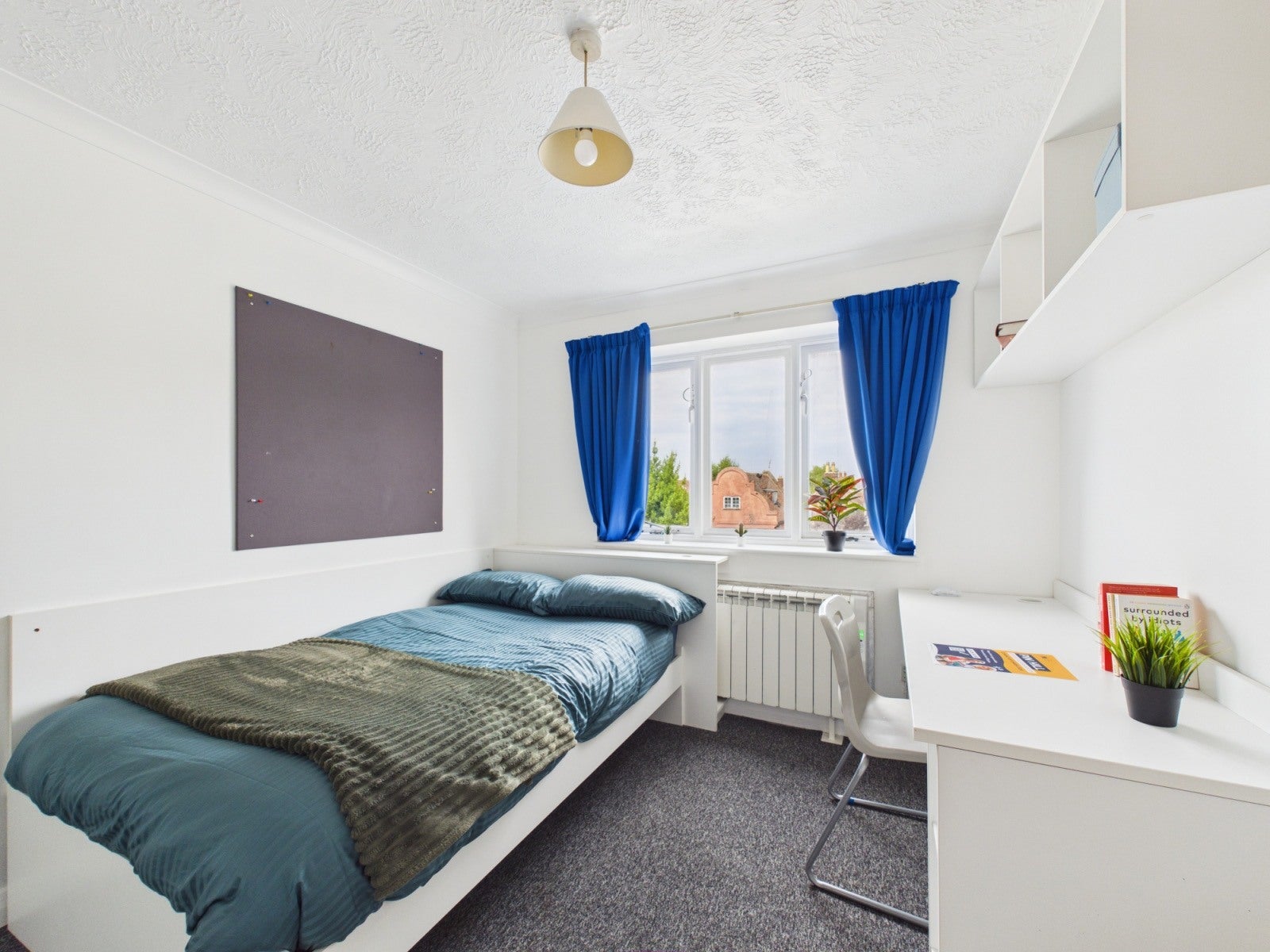 Room Pin Hill in Canterbury