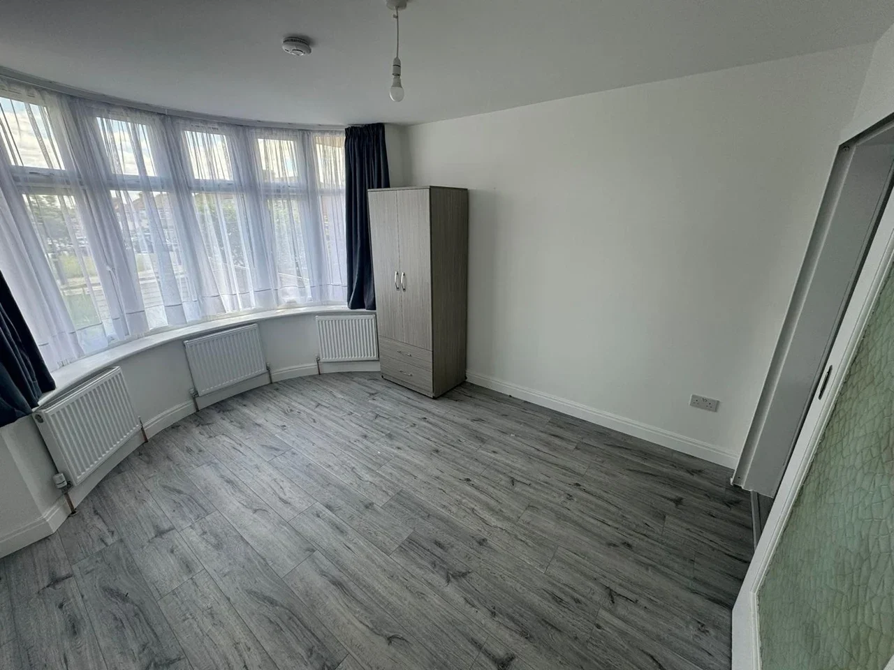 Room Roch Avenue in Greater London