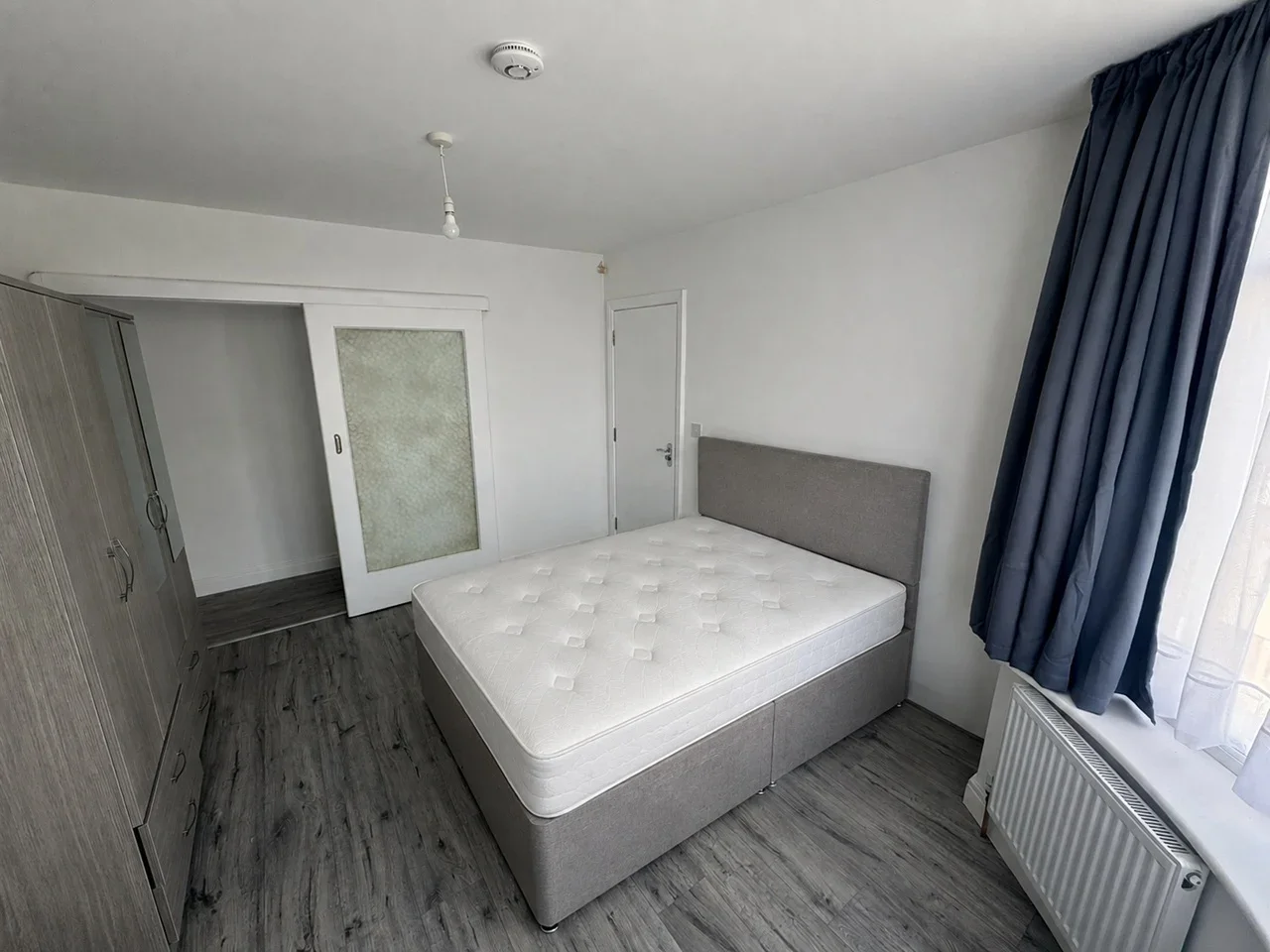 Room Roch Avenue in Greater London