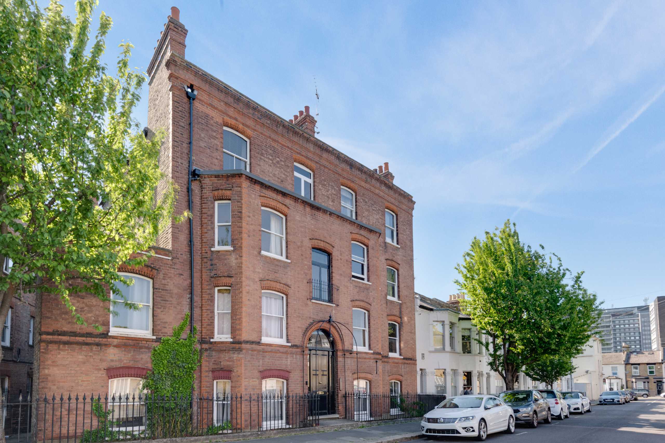 Flat Lillie Road in Greater London