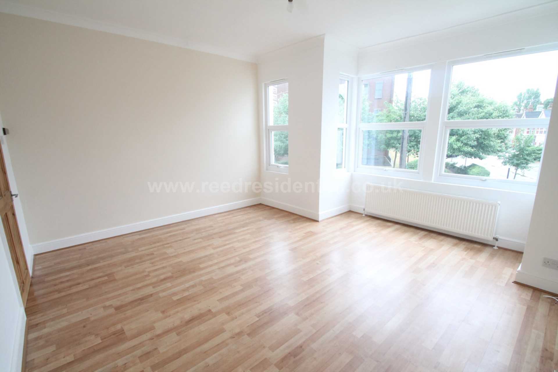 Flat Harcourt Avenue in Southend-on-Sea
