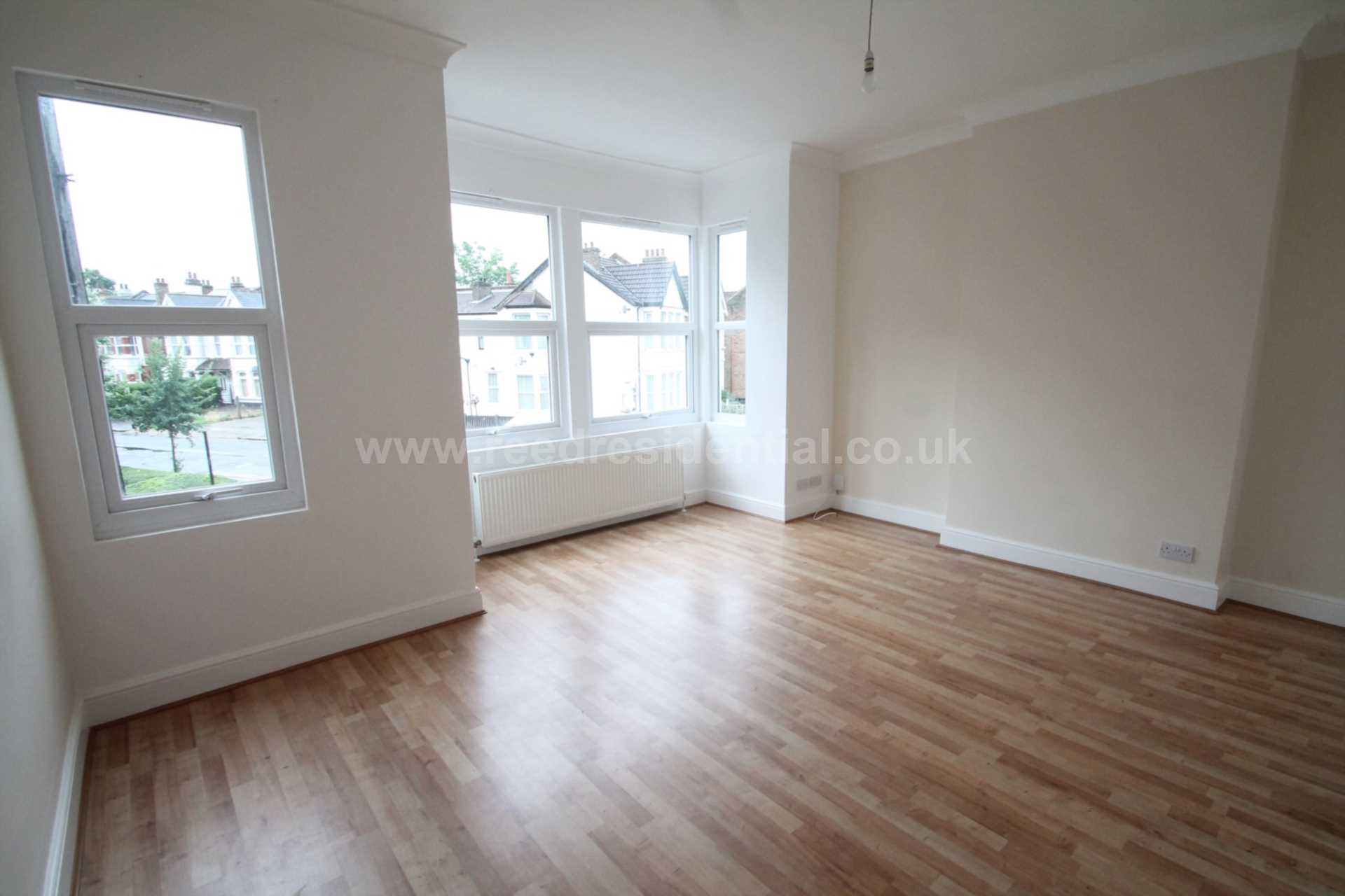 Flat Harcourt Avenue in Southend-on-Sea