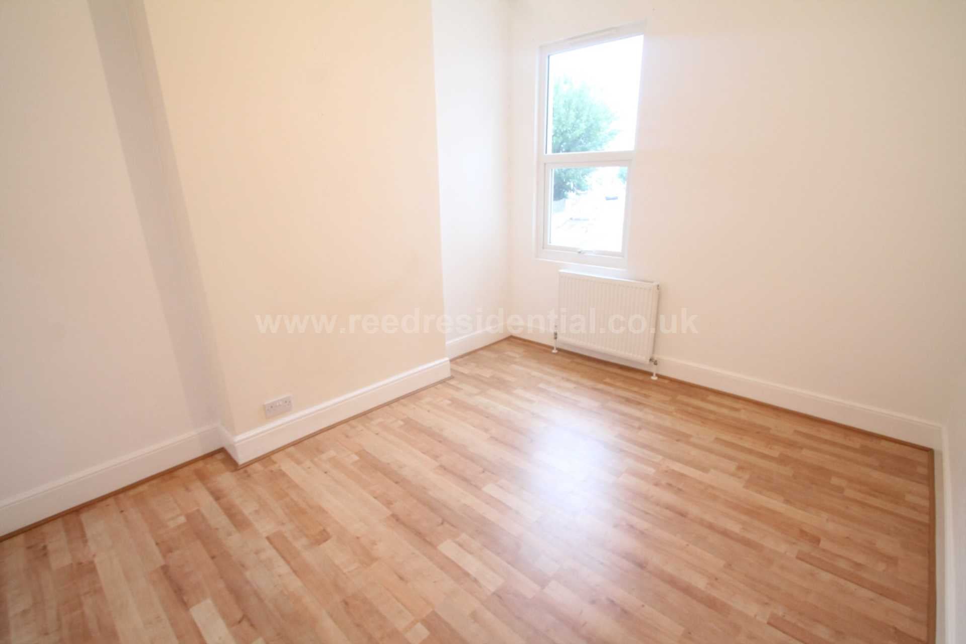 Flat Harcourt Avenue in Southend-on-Sea