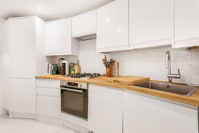 Flat Holland Park Avenue in Greater London