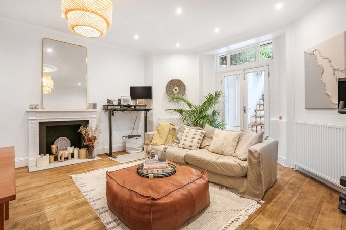 Flat Holland Park Avenue in Greater London