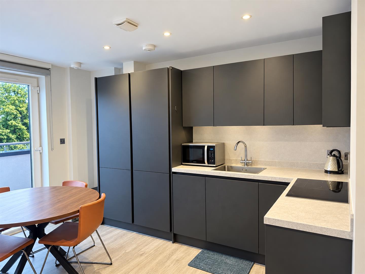Flat Holden Road in Greater London