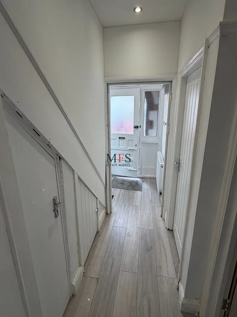 Flat Somerset Road in Greater London