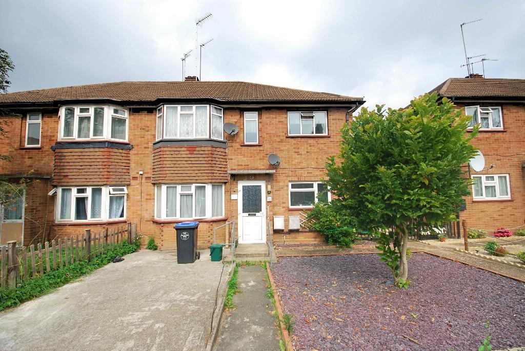 Flat Beresford Avenue in Greater London