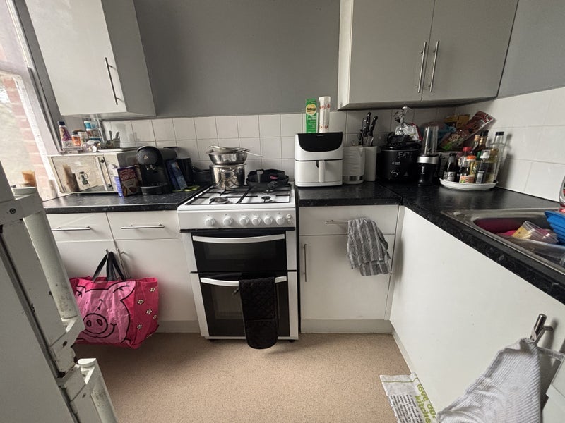 Flat Petherton Road in Greater London