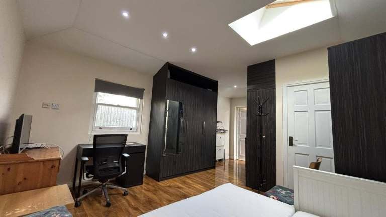 Flat Lime Tree Road in Greater London