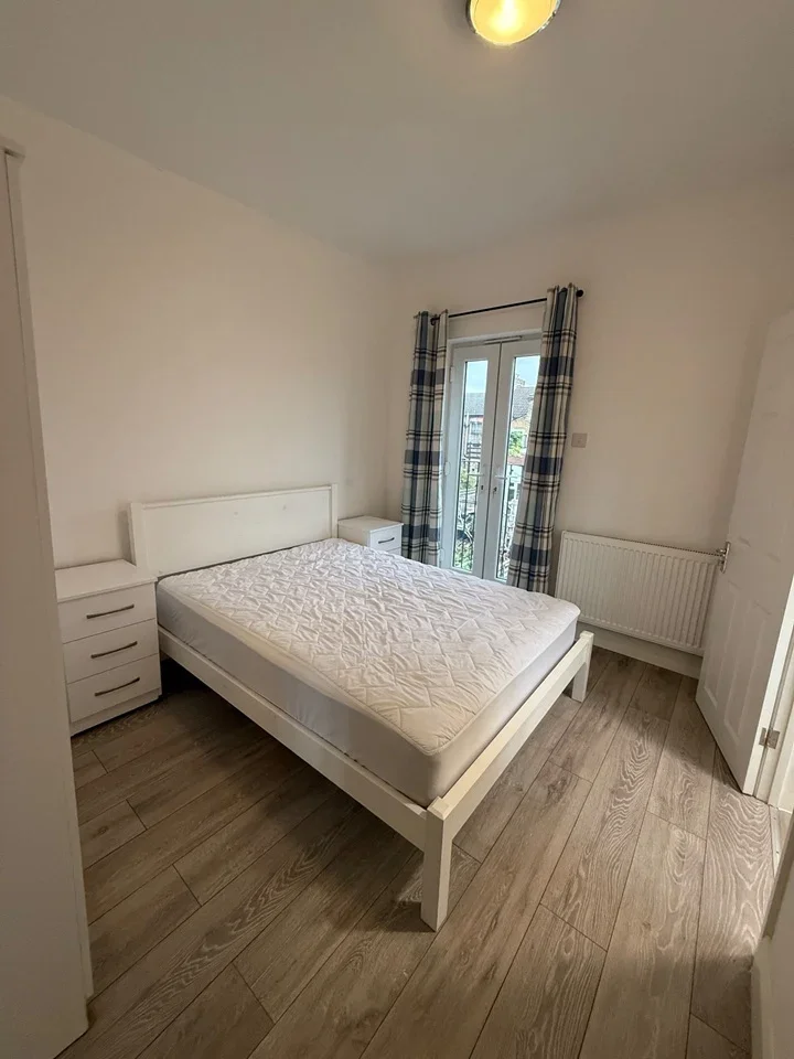 Flat Sedgwick Road in Greater London