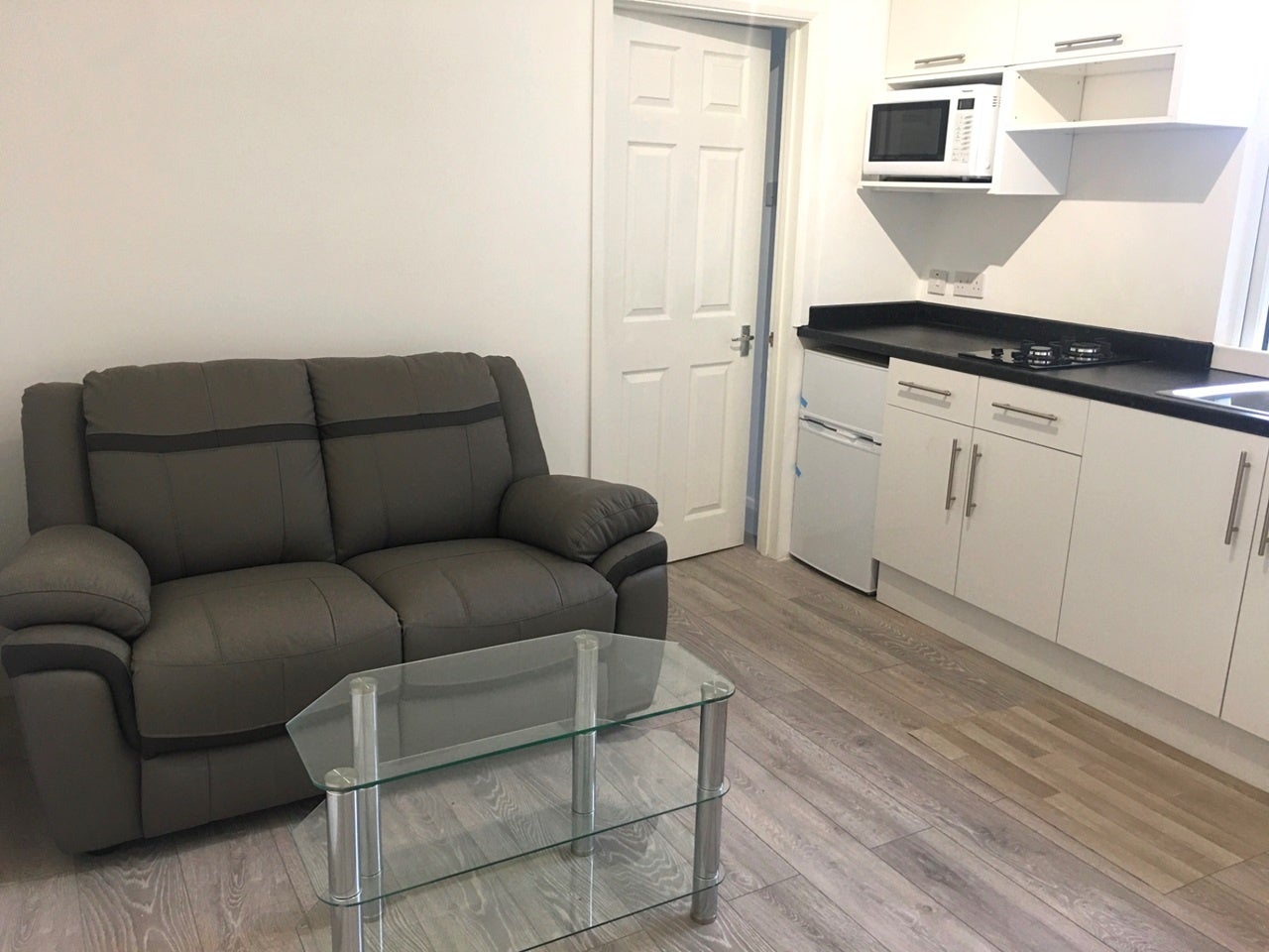 Flat Sedgwick Road in Greater London