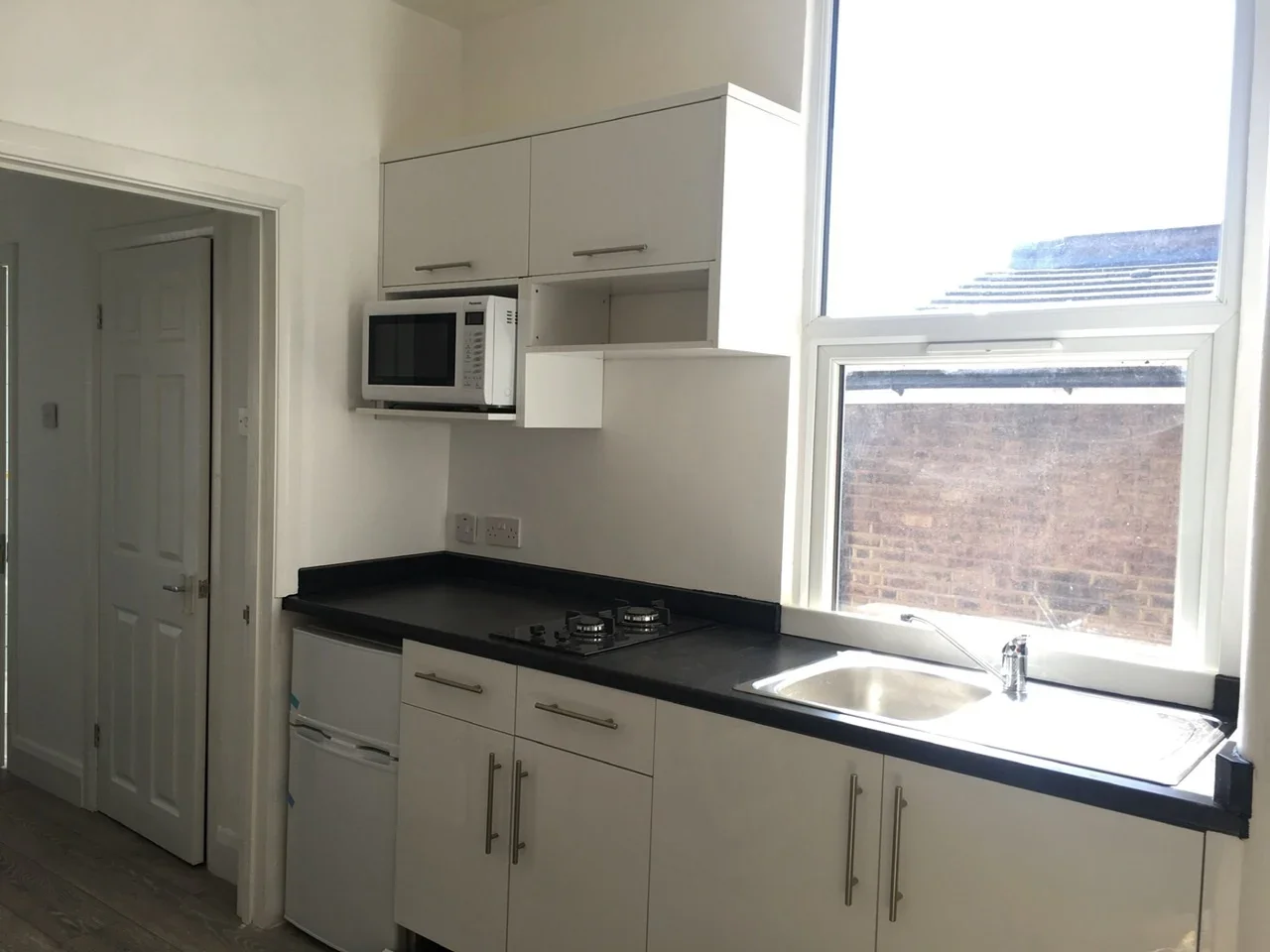 Flat Sedgwick Road in Greater London