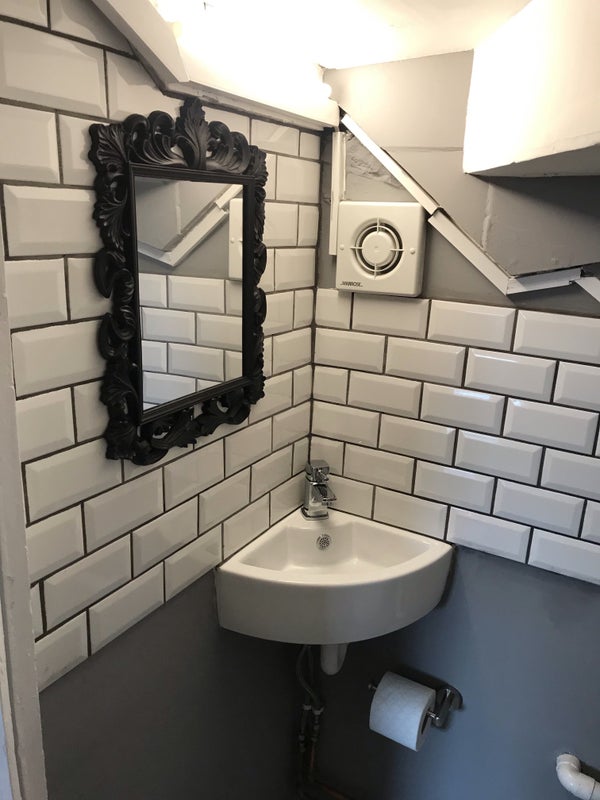 Room Bromley Road in Greater London