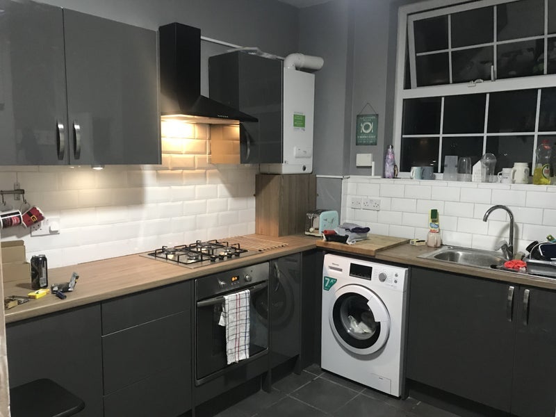 Room Bromley Road in Greater London