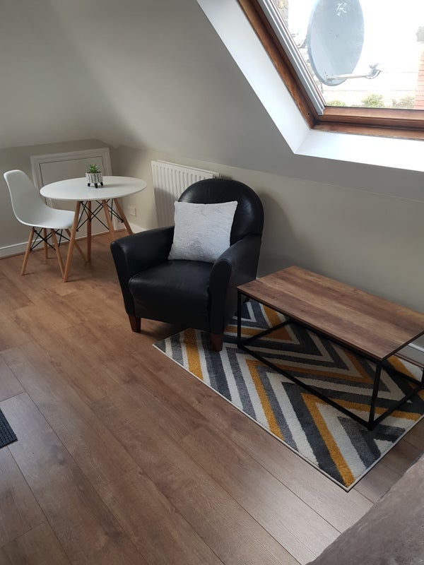 Room Kingsbridge Avenue in Greater London