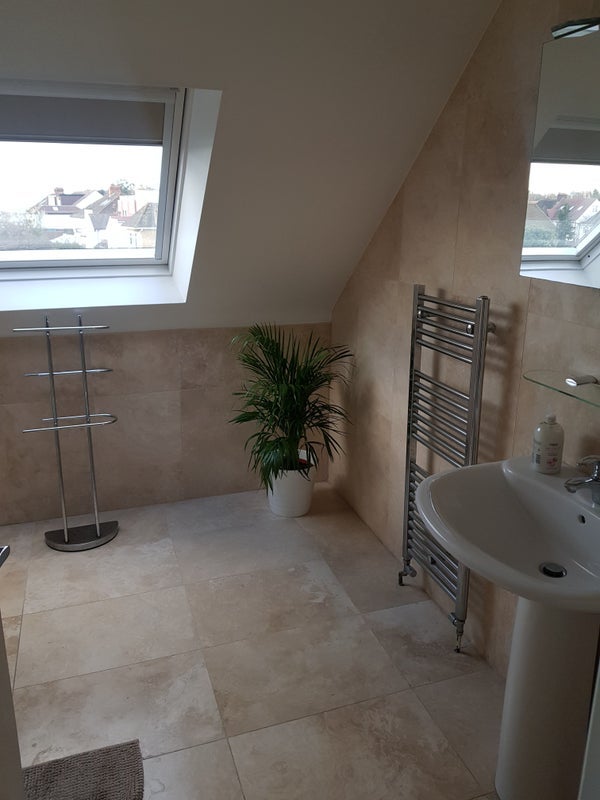 Room Kingsbridge Avenue in Greater London