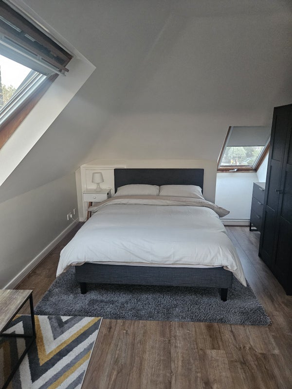 Room Kingsbridge Avenue in Greater London
