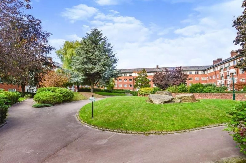 Flat Eccles New Road in Salford