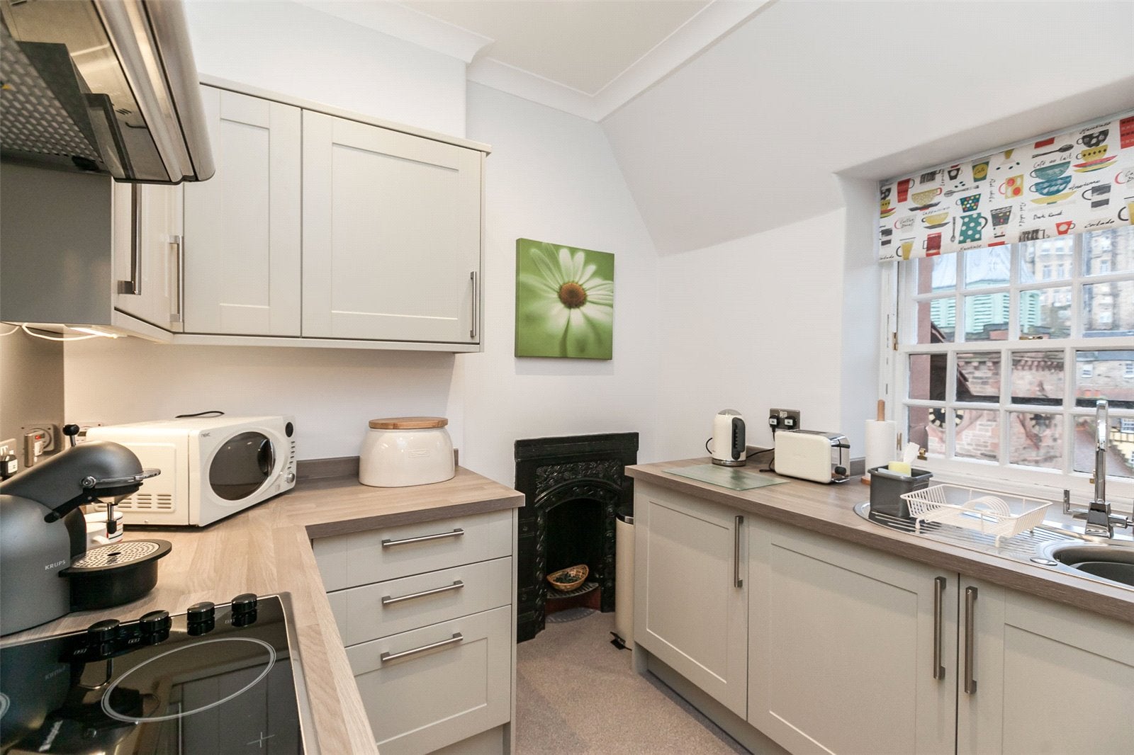 Flat Well Court in City of Edinburgh