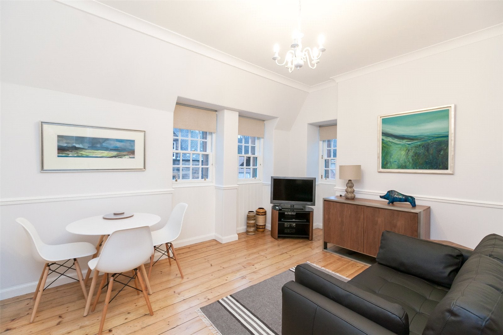 Flat Well Court in City of Edinburgh