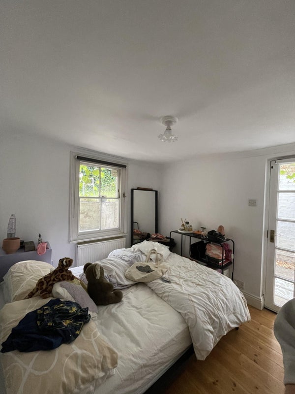 Room Prince of Wales Road in Greater London