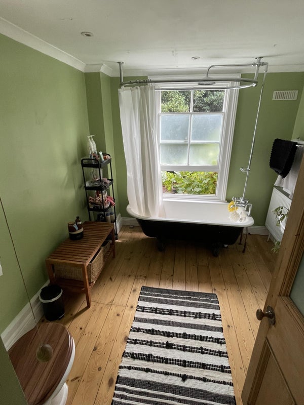 Room Prince of Wales Road in Greater London