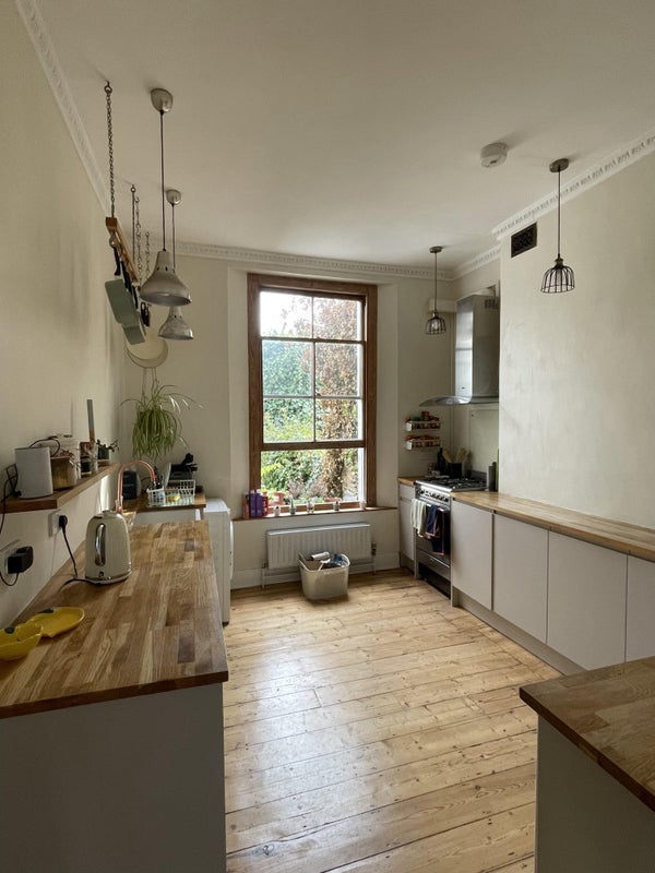 Room Prince of Wales Road in Greater London