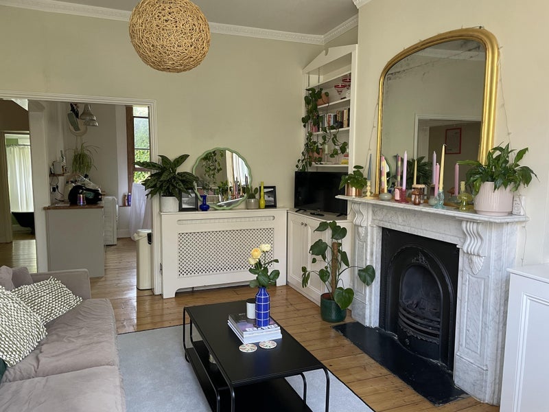 Room Prince of Wales Road in Greater London