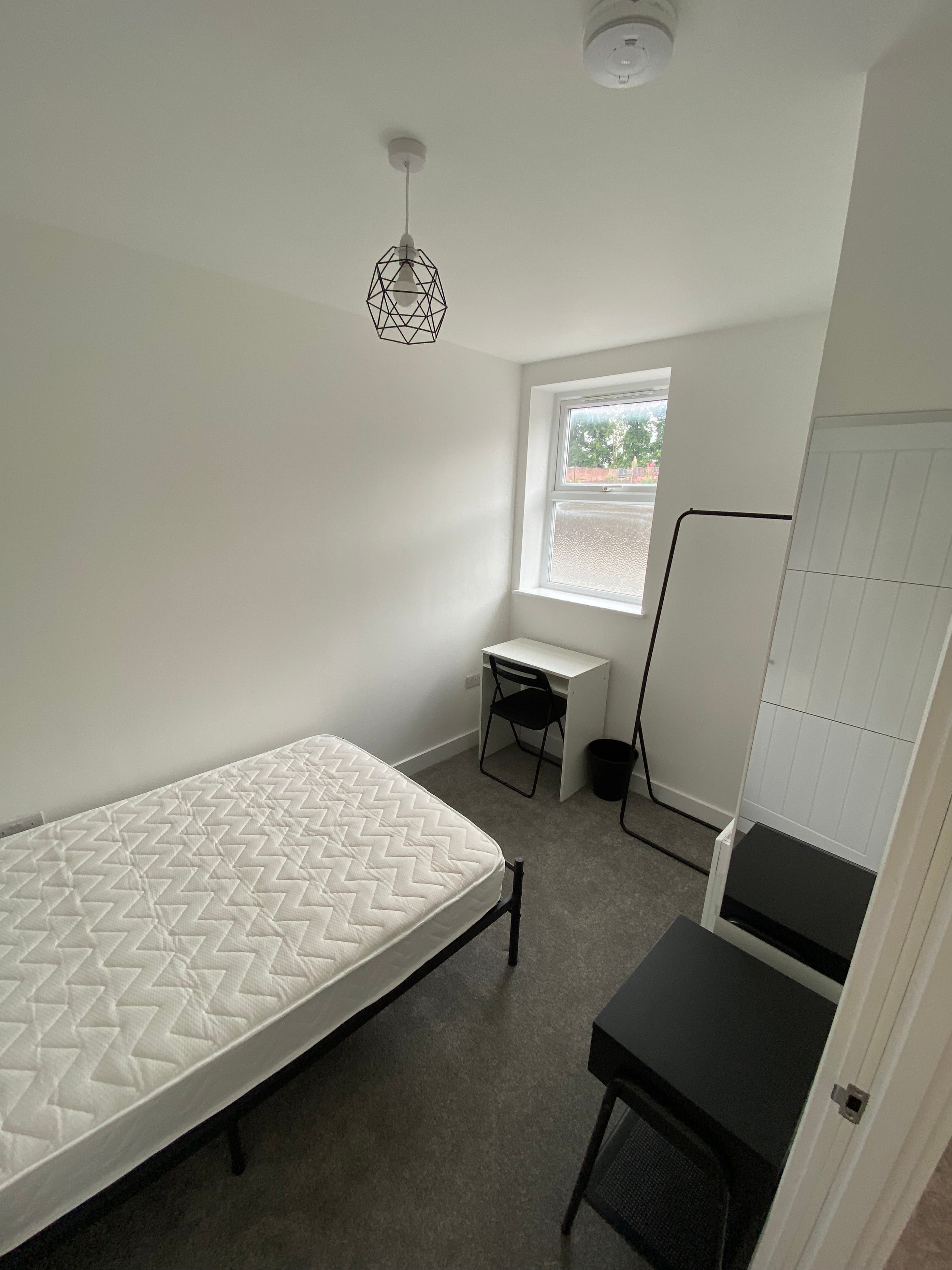 Flat Bath Road in Bristol