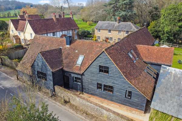 House Redhall Lane in Three Rivers
