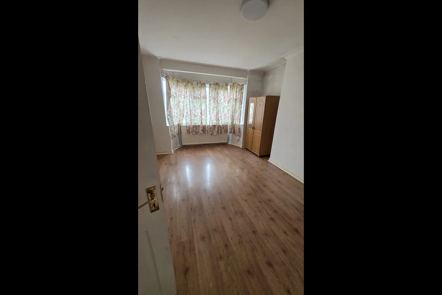 Flat Oxleay Road in Greater London
