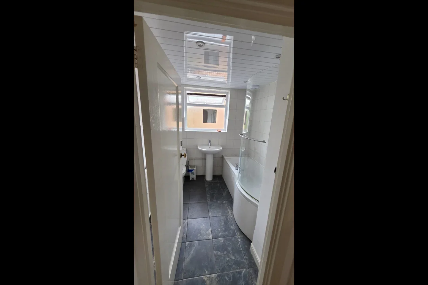 Flat Oxleay Road in Greater London