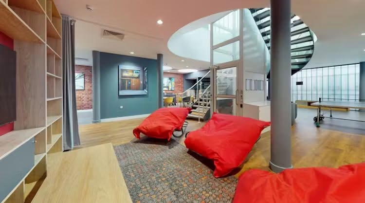 Room Pitfield Street in Greater London