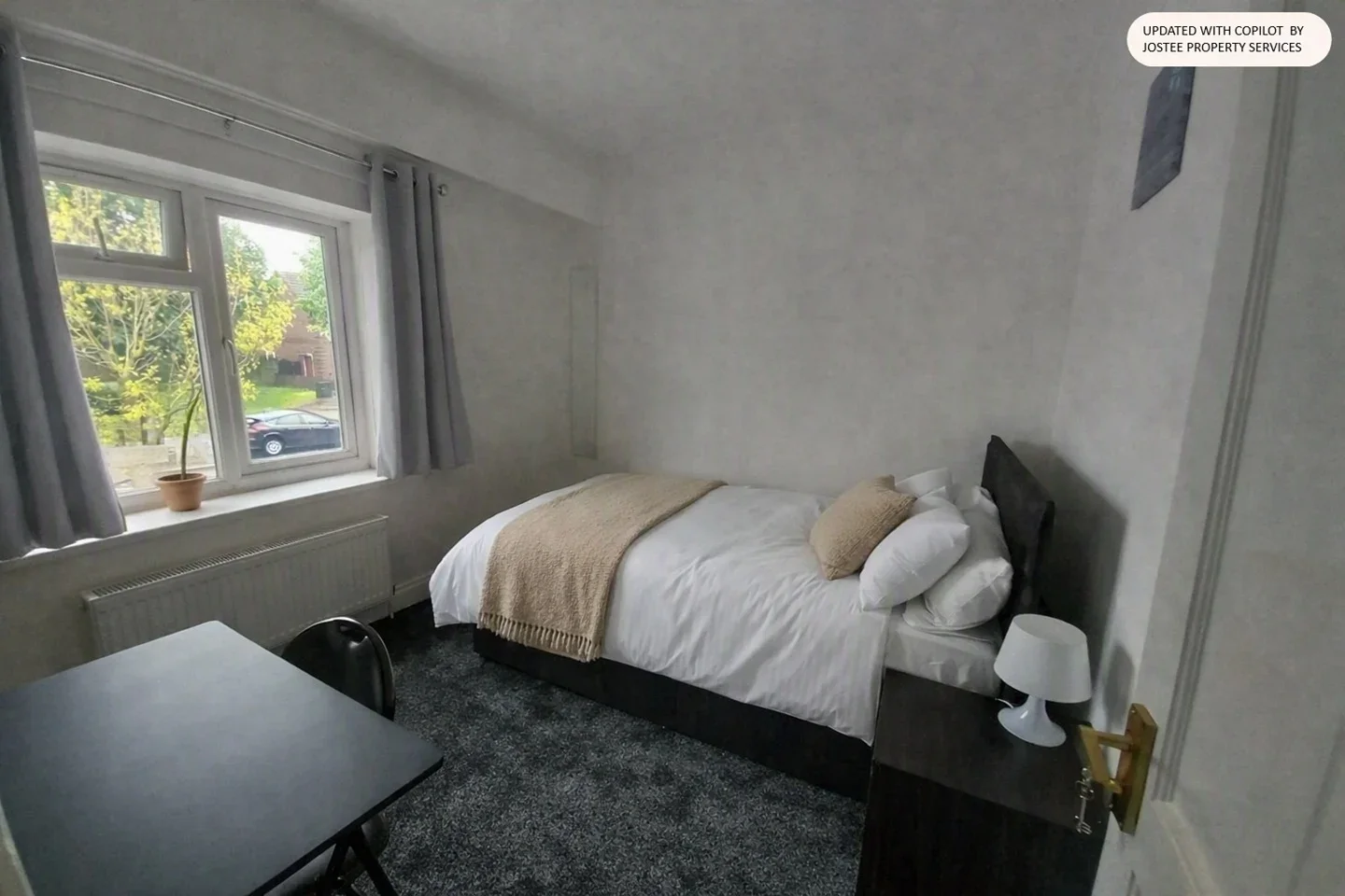 Room Lodge Avenue in Greater London