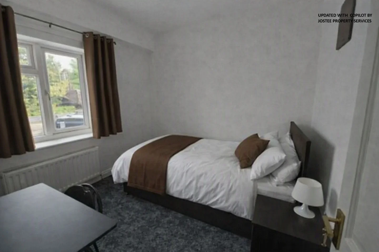 Room Lodge Avenue in Greater London
