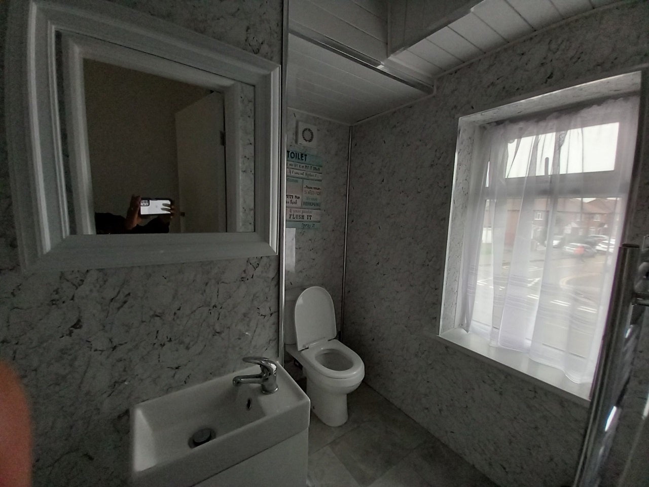 Room Lodge Avenue in Greater London