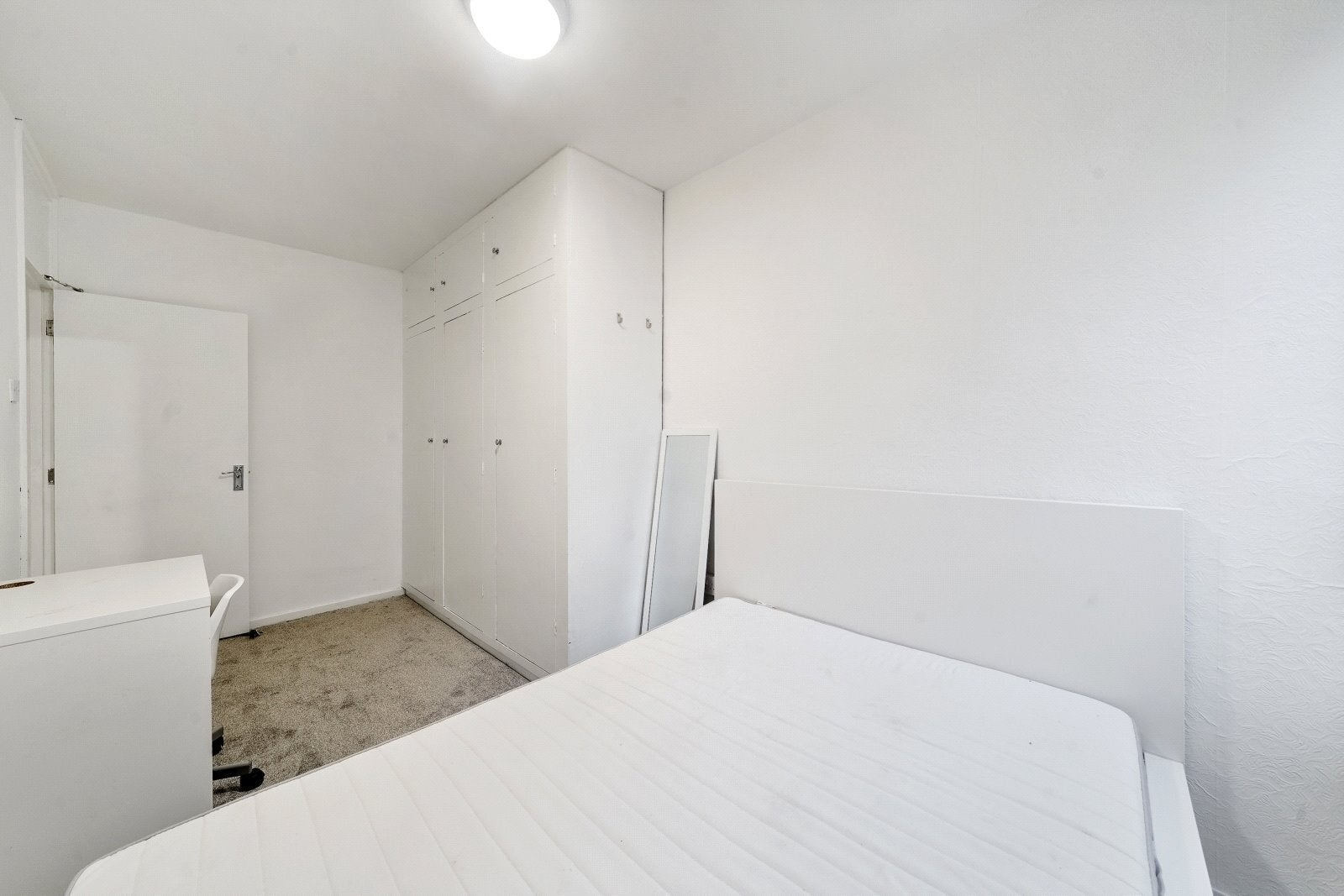 Flat Clarence Gardens in Greater London