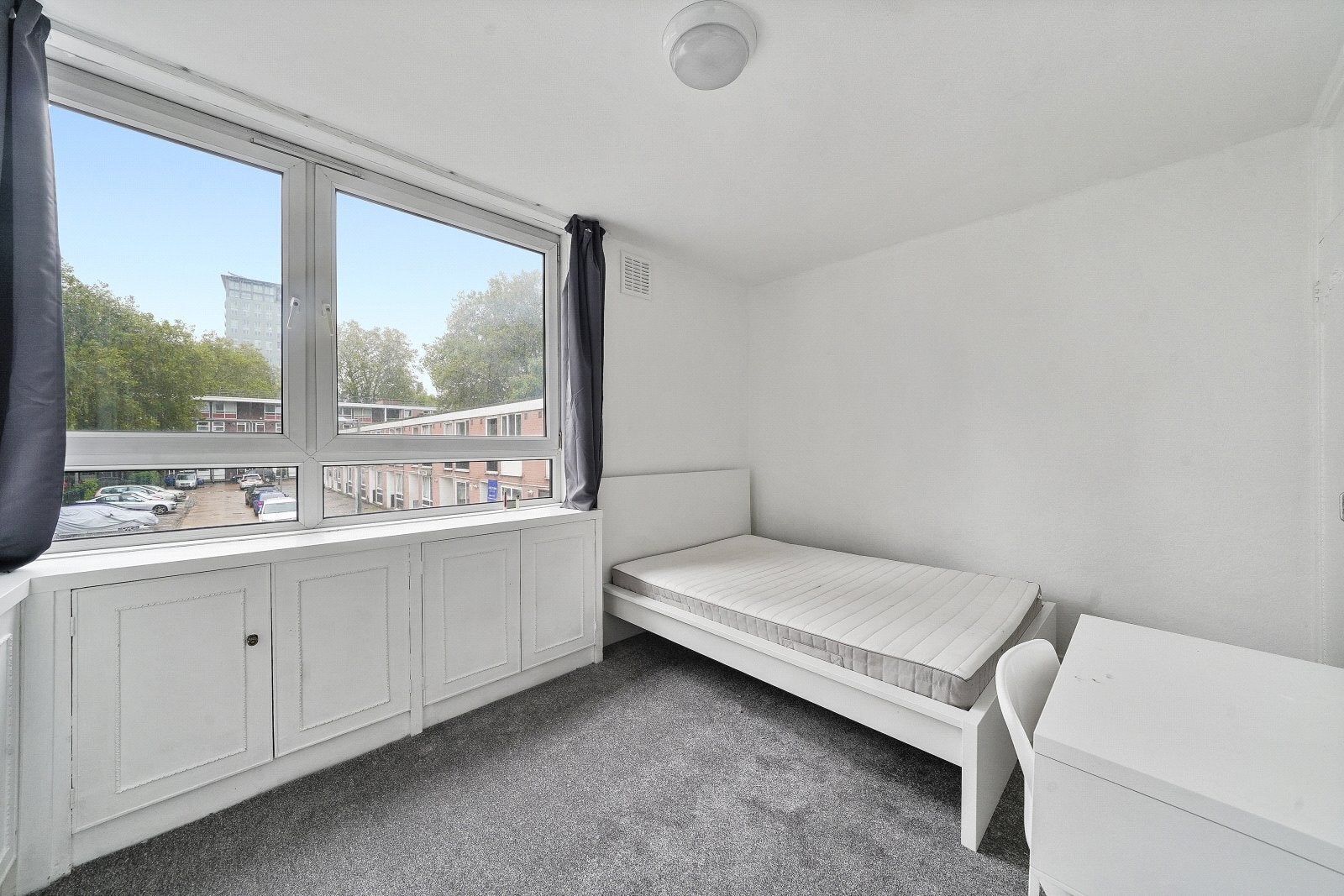 Flat Clarence Gardens in Greater London