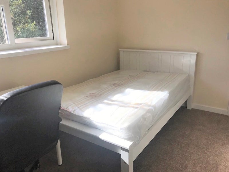 Room Sir Henry Parkes Road in Coventry