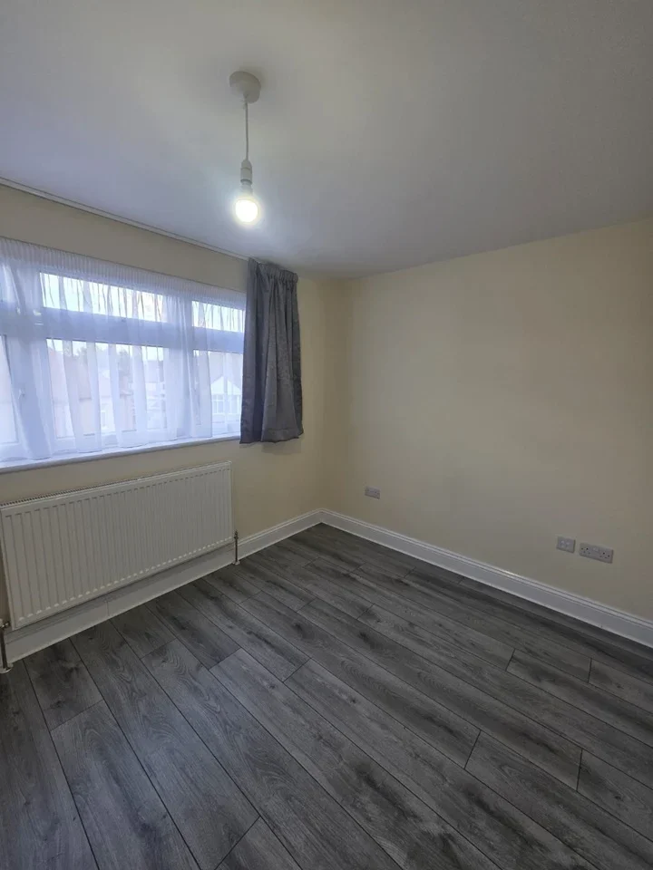 Flat North Circular Road in London