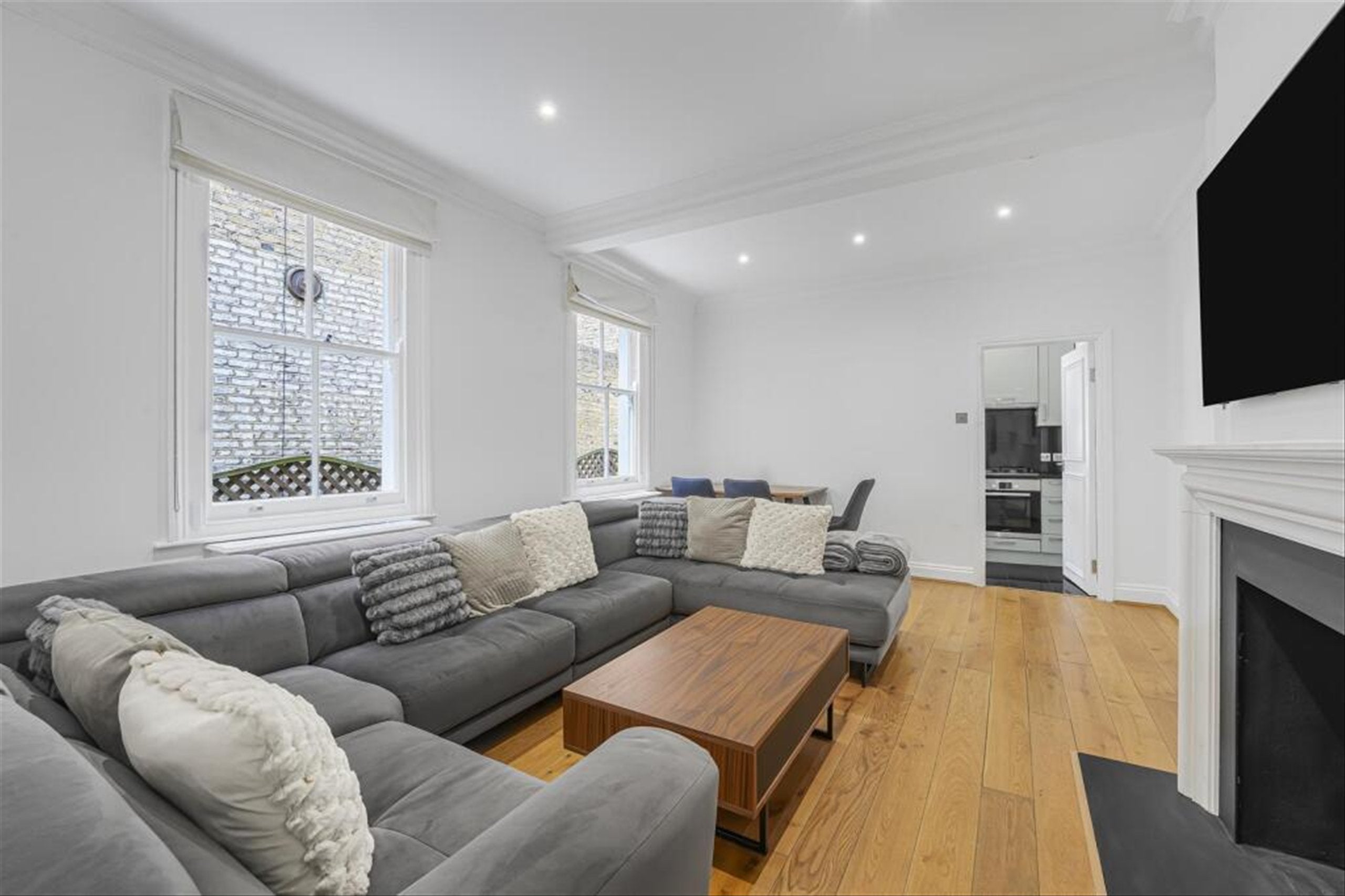 Flat Kingwood Road in Greater London