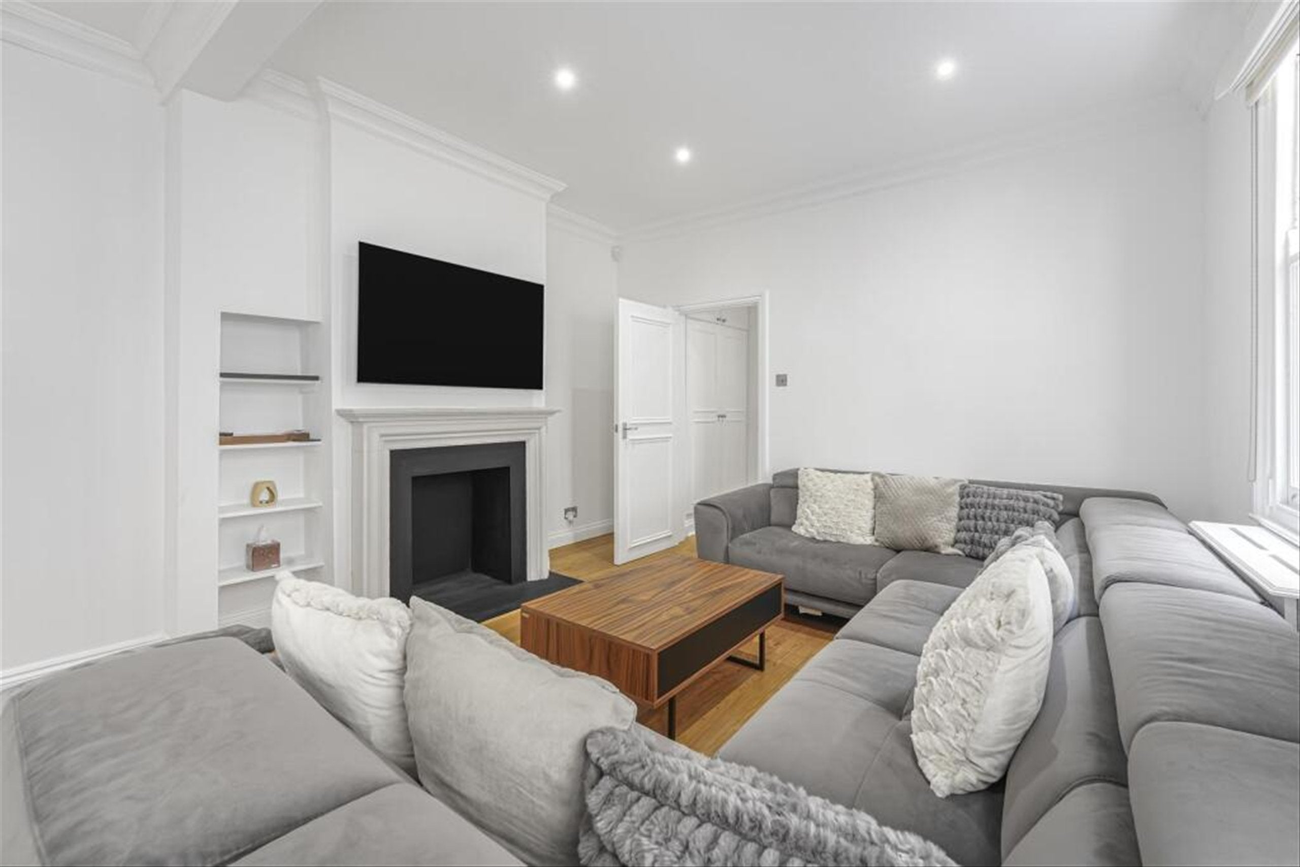Flat Kingwood Road in Greater London