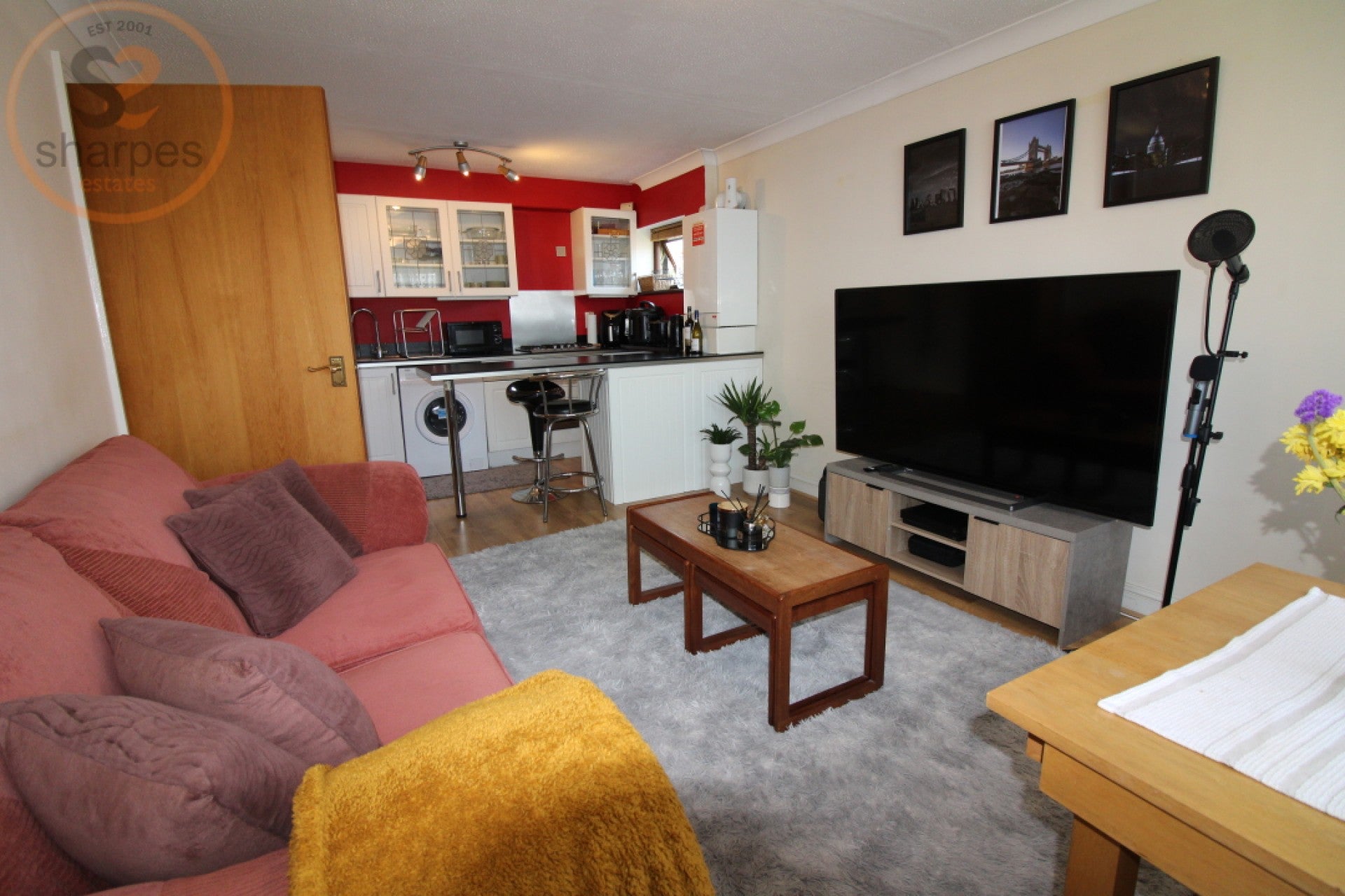 Flat Galsworthy Road in Greater London