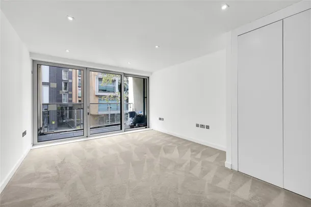 Flat Micawber Street in Greater London