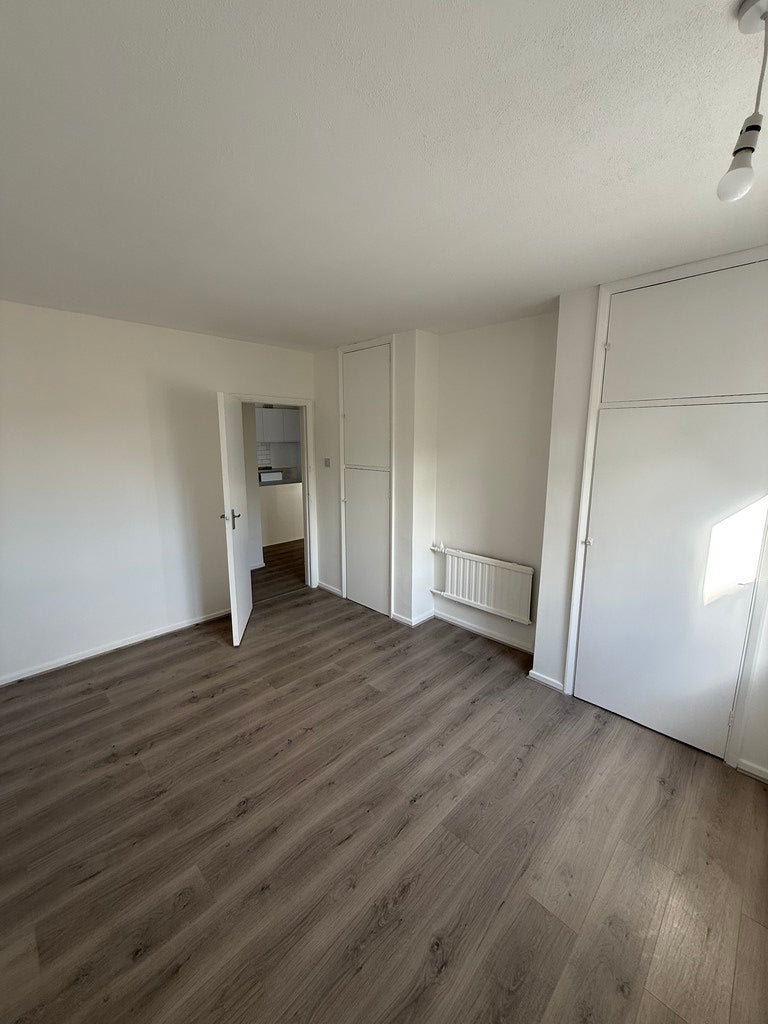Flat Devonshire Way in Greater London