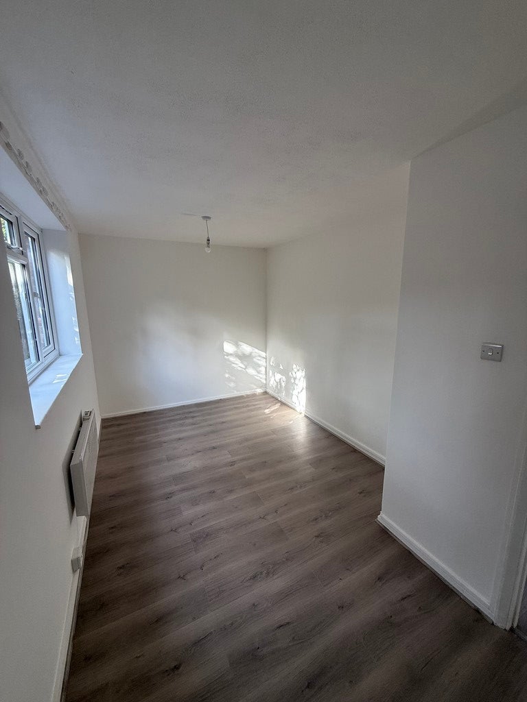 Flat Devonshire Way in Greater London